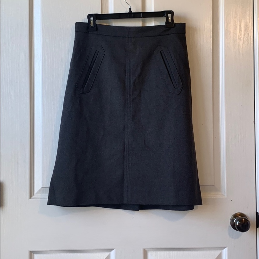 grey skirt